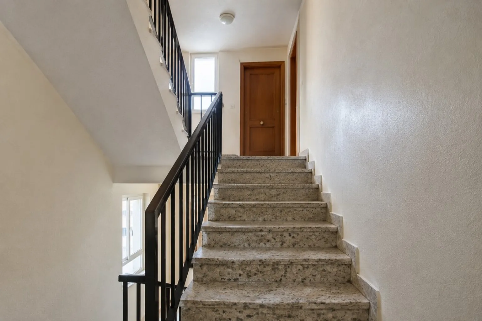 Pintura de escalera de comunidad
